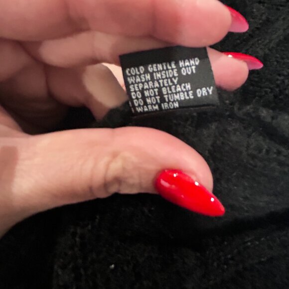 Brand New Forever 21 Black Sweater Size M/L NWT - Picture 5 of 7